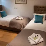 King\'S Gate Apartment