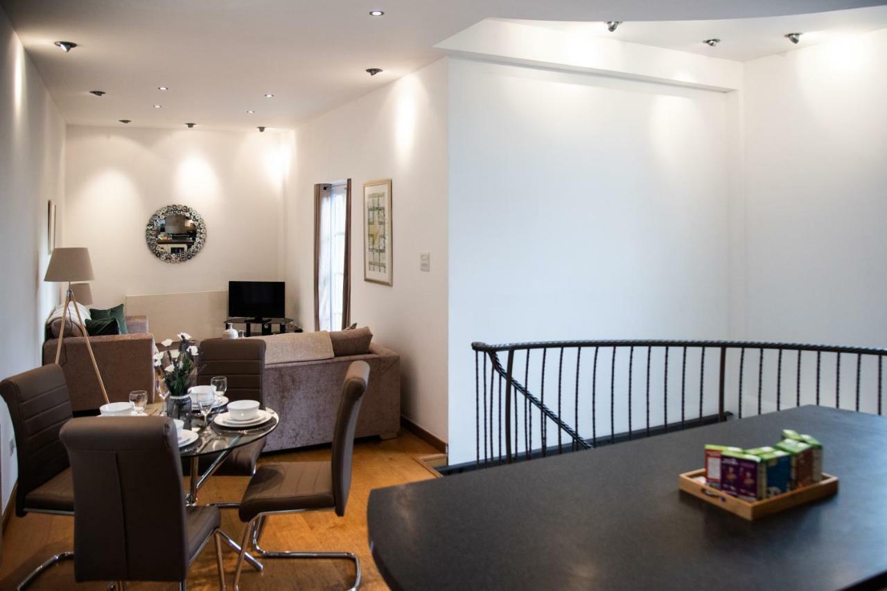 King's Gate Apartment *